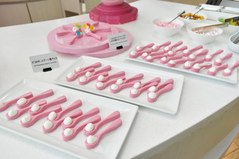 「デコかわスプーン苺チョコ」。 DSC_0028