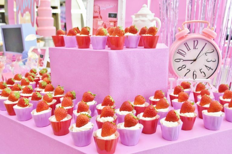 「ストロベリーカップケーキ」。 DSC_0961