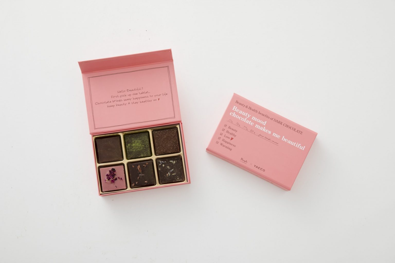 〈YAECOコラボレーション チョコレート〉の「Beauty mood〜chocolate makes me beautiful〜」全18枚 3,700円。Biople by CosmeKitchen 全国18店舗（販売は〜2月14日）（■03-5774-5565）