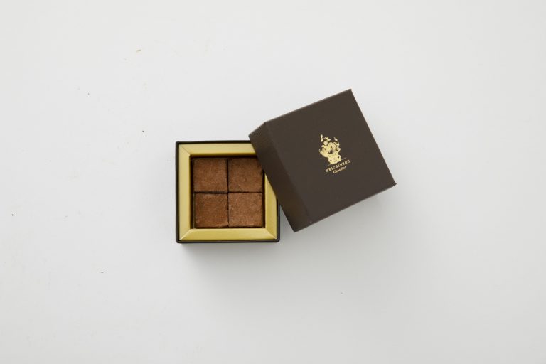 〈聘珍樓ショコラ〉の「陳皮」4個入り1,400円。2月14日までは期間限定ショップでも販売 〈聘珍樓ショコラ〉の「陳皮」