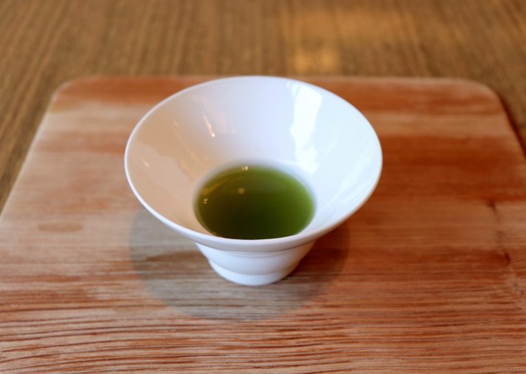 食後に「濃煎茶」をいただきました。 ANAインターコンチネンタルホテル東京 赤坂