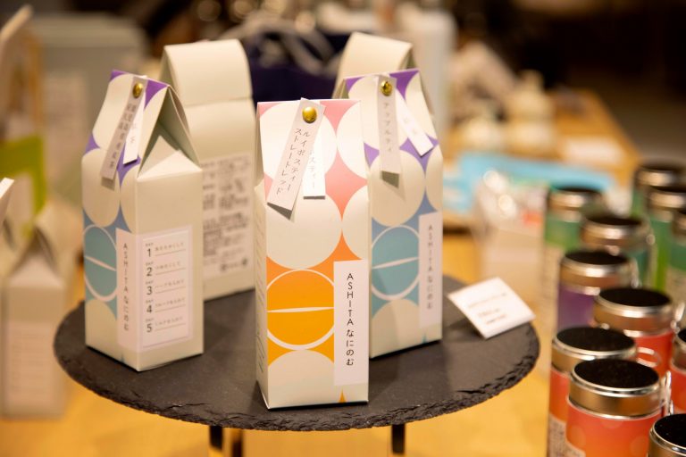 カフェに合わせ新商品も開発。 〈ocha room ashita ITO EN〉渋谷
