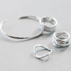 働く女子が愛用するアクセサリーブランド4選 大人かわいい はシンプル 素材感がポイント Lifestyle Hanako Tokyo