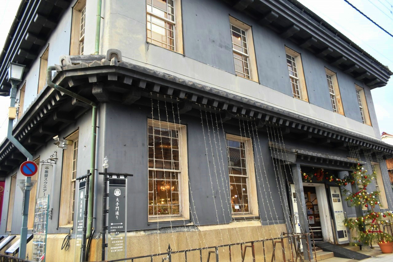 元銀行の「黒壁ガラス館」は、長浜のアイコン的建物。