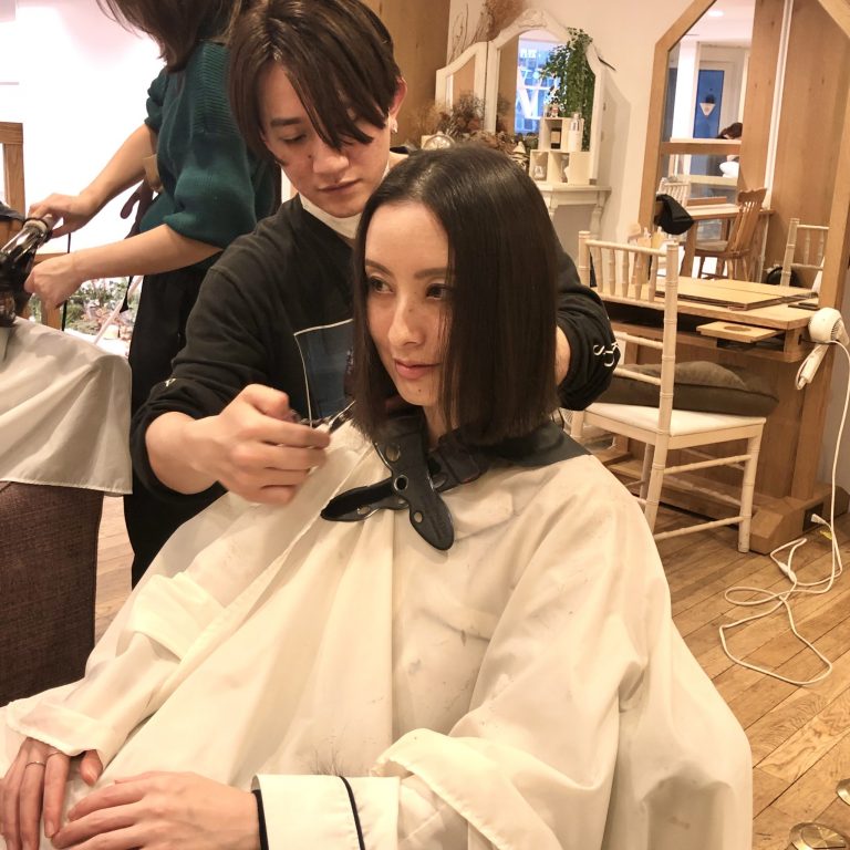 旅と相性のいい髪型って 青山の人気美容室 Violet でヘアチェンジ 前田紀至子のbeautyトラベル Hanako Tokyo
