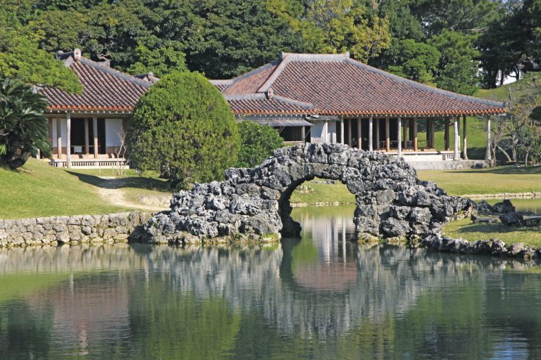 〈識名園(しきなえん)〉 〈識名園(しきなえん)〉