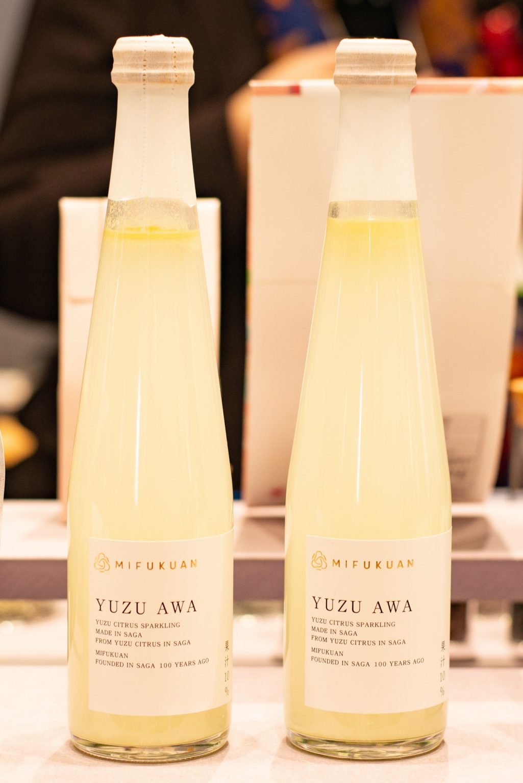 老舗粕漬・柚子こしょうメーカー〈川原食品〉が生産する柚子スパークリング「Yuzu Awa」。微炭酸で口当たりが優しく、柚子の香りがふんわりと広がります。