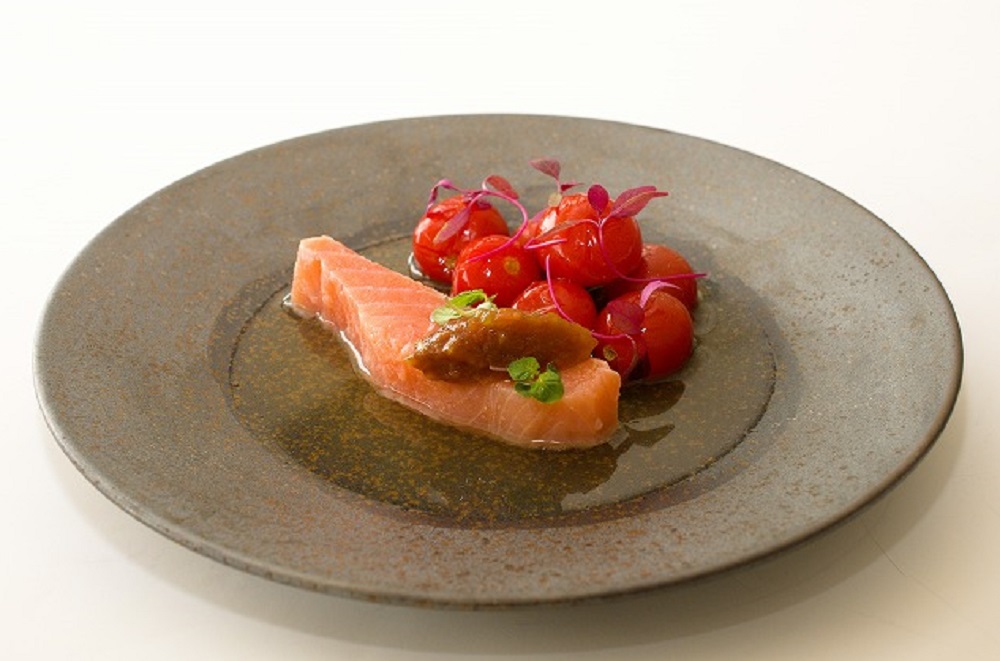 美食ガイド「ゴ・エ・ミヨ2020」で3トックの評価を得た「テロワール発酵フレンチ」は絶品。