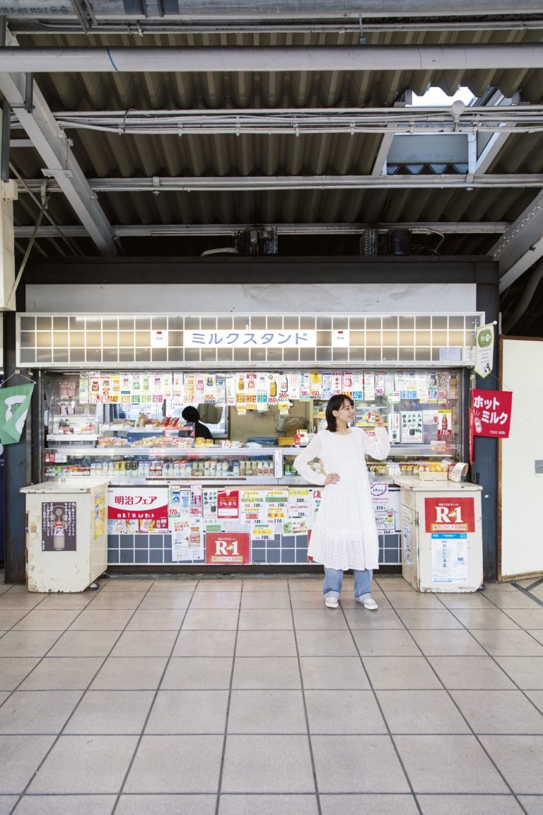 ビンにこだわり70年 Jr秋葉原駅 総武線5番線ホームの名物店 ミルクスタンド へ Food Hanako Tokyo