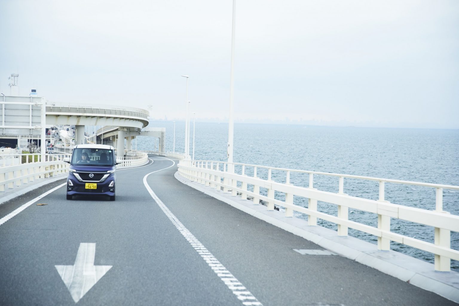 都内を出発して海ほたるPAでひと休み。リフレッシュしたら東京湾アクアラインで千葉県へ。広い海を眺めながらドライブができる気持ちいいコース。