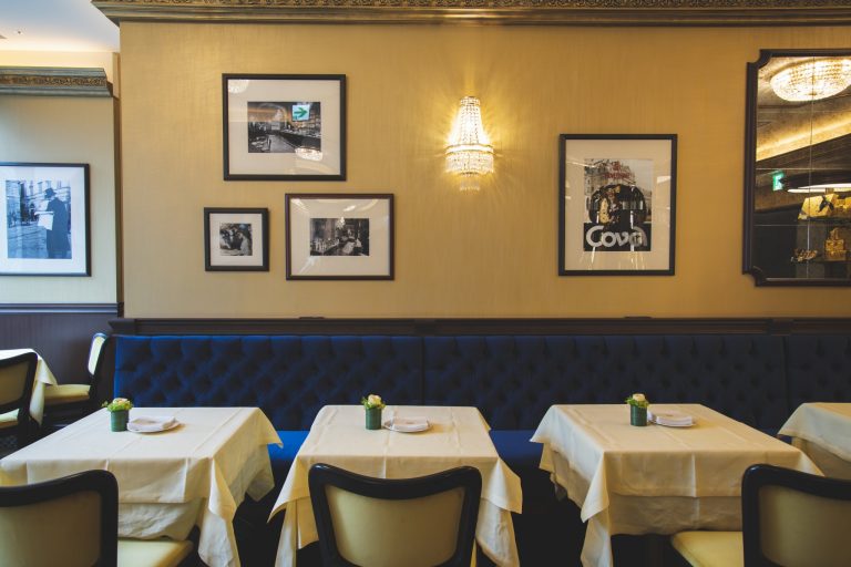 〈Café Cova Milano GINZA SIX店(カフェ コヴァ ミラノ)〉銀座 〈Café Cova Milano GINZA SIX店(カフェ コヴァ ミラノ)〉銀座