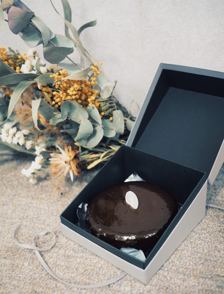 「テリーヌショコラオ・レ」2,916円。 PÂTISSERIE ASAKO IWAYANAGI お取り寄せ テリーヌショコラオ・レ