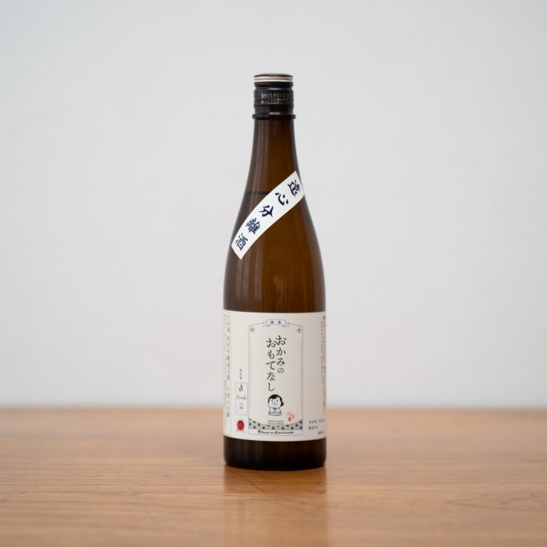 「おかみのおもてなし 純米吟醸遠心分離」90ml 1200円(税抜・店頭提供価格) OLYMPUS DIGITAL CAMERA