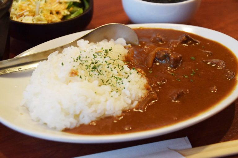 「黒毛和牛カレー」600円(税込)。 ③黒毛和牛カレー
