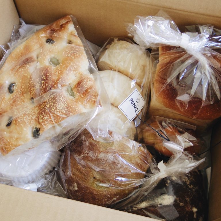おまかせセット、3,000円(税、送料別)。 花井さん連載 〈C'est Une Bonne Idee〉と〈petrin〉
