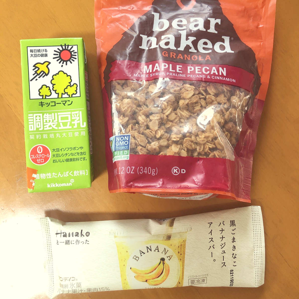 【材料】黒ゴマきなこバナナジュースアイスバー、豆乳、シリアル