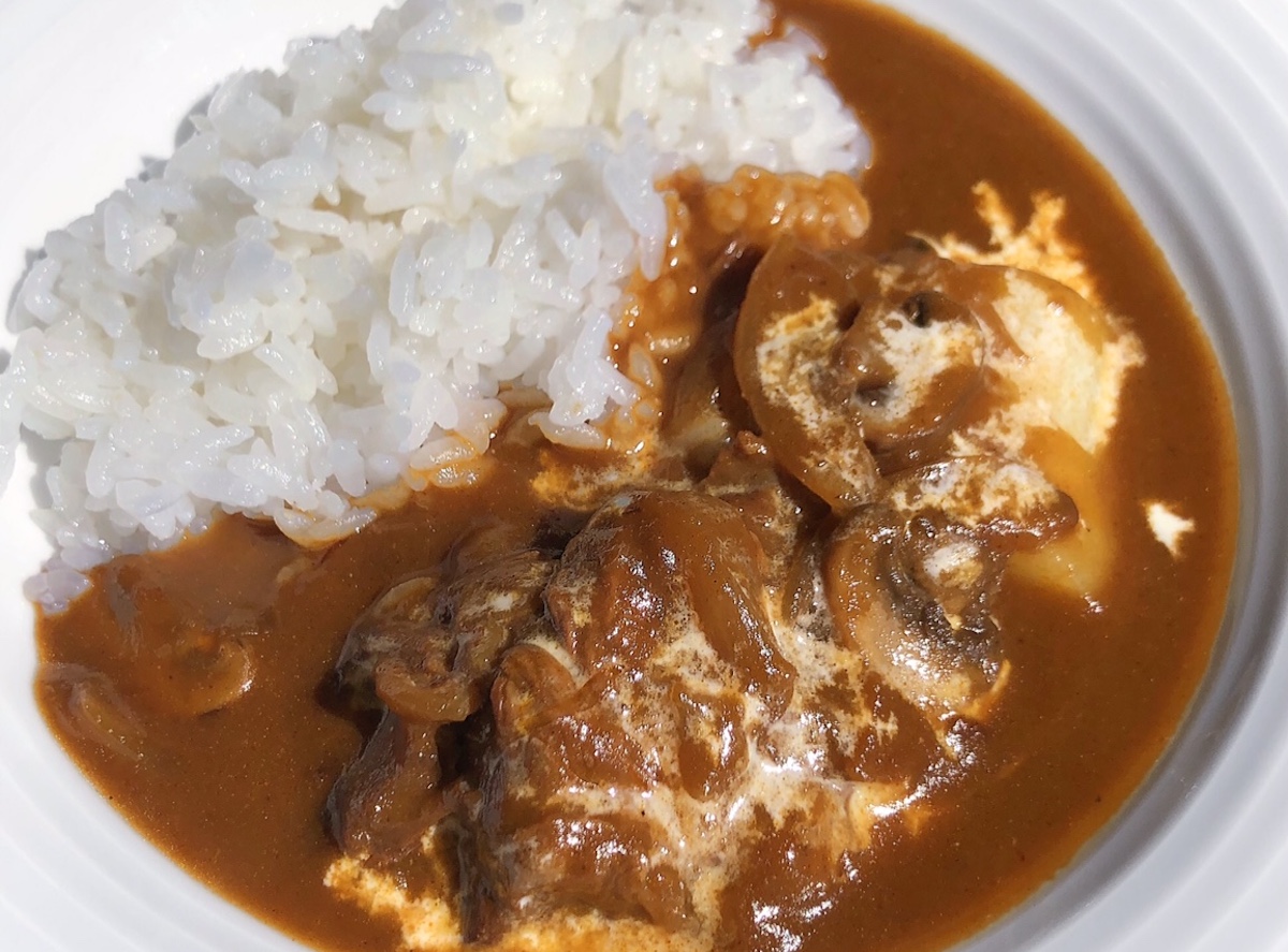 やわらかく煮込んだ牛肉と特製デミソースで作る「Curry de Boeuf （欧風ビーフカレー）」1,200円。