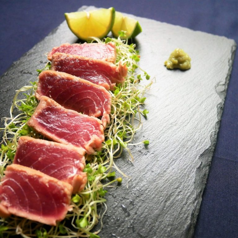 わさびや柑橘系を添えて。 FISH STAND MISAKI8