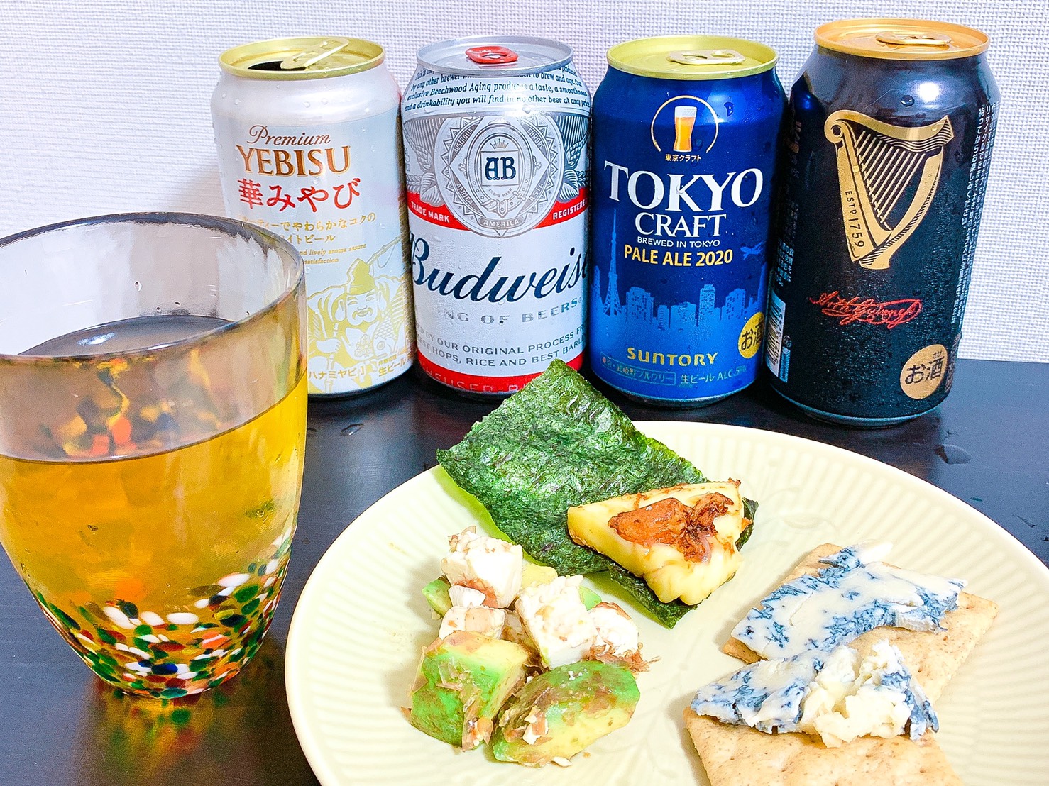 弁護士の菅原草子さんは、国内外のビールを飲み比べ。大好物のチーズは焼いたり和えたりしてアレンジ！