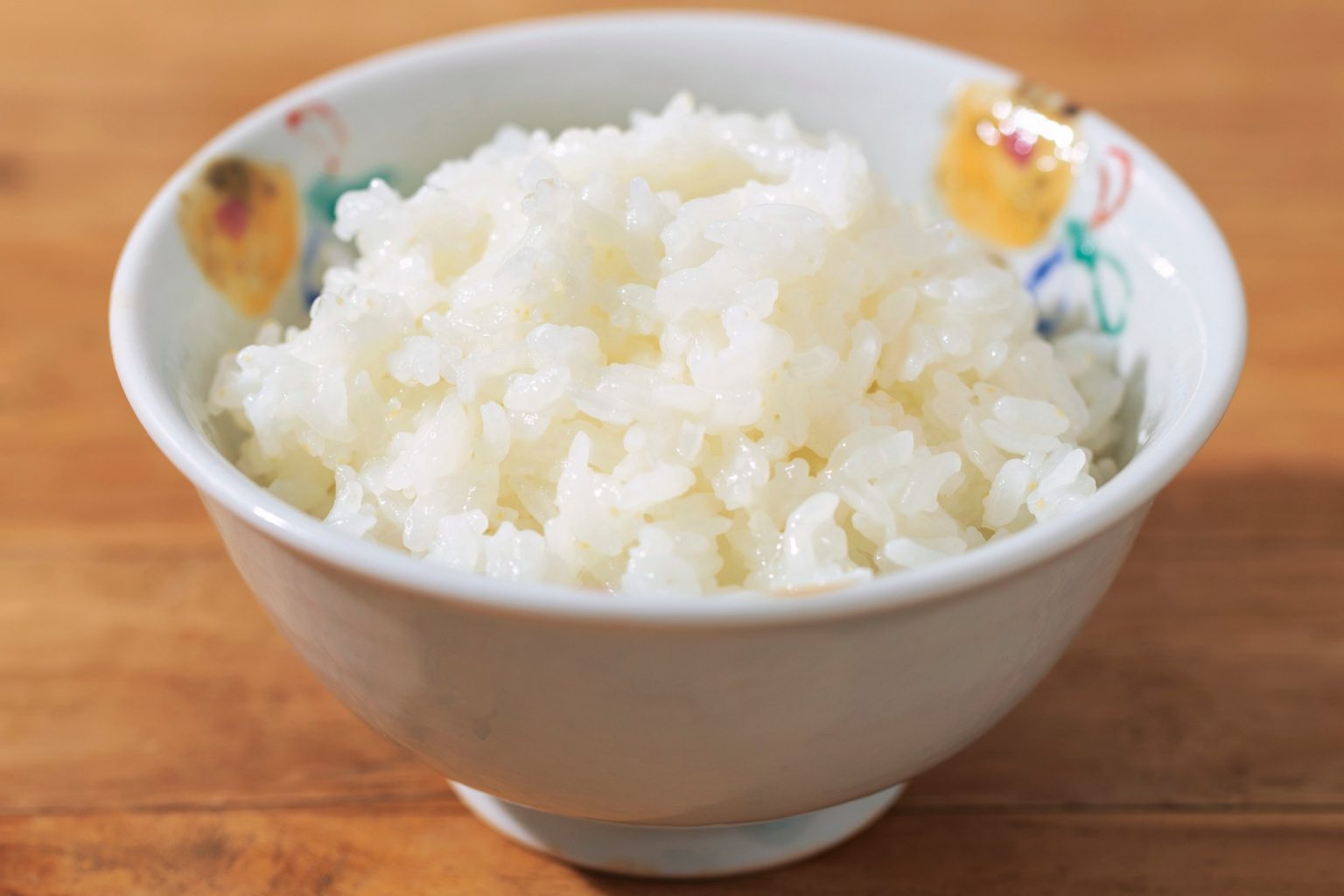 おいしさも栄養価も備えたBG無洗米。夏は30分、冬は1時間ほど浸水させることでふっくらとおいしい炊きあがりに。ツヤツヤと輝くお米は甘みも旨みもたっぷり。