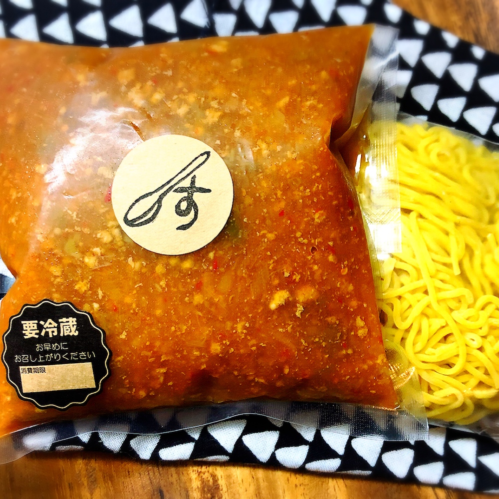 「坦々麺真空パックお持ち帰り用」750円（スープと麺）。