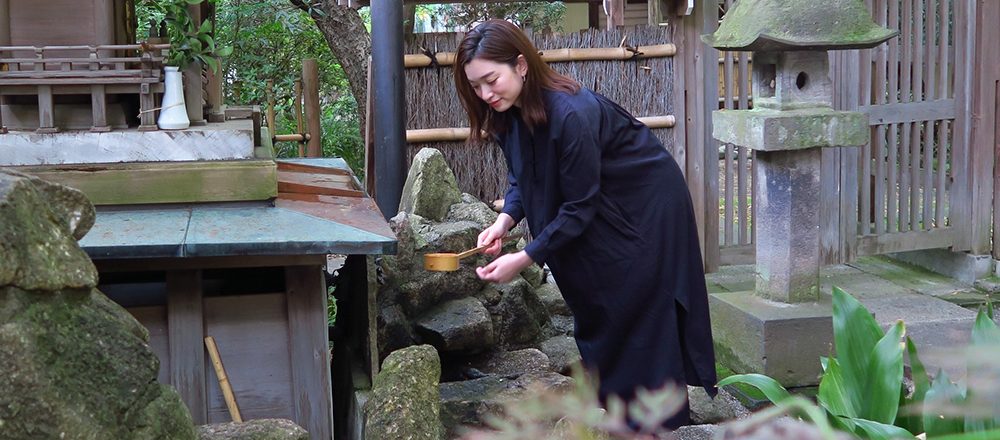 手水を取って心身を清めよう Marikoの 神社 De デトックス Marikoの 神社 De デトックス Hanako Tokyo