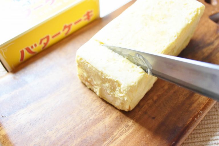 中は3段のスポンジケーキに、北海道日高産のバターを使用したバタークリームと、甘酸っぱい柚マーマレードがサンドされていました。

九州は柑橘類の産地。しっかりと佐賀らしさもプラスされています。

ほのかな柚の香りとバタークリームが、どこか懐かしい。