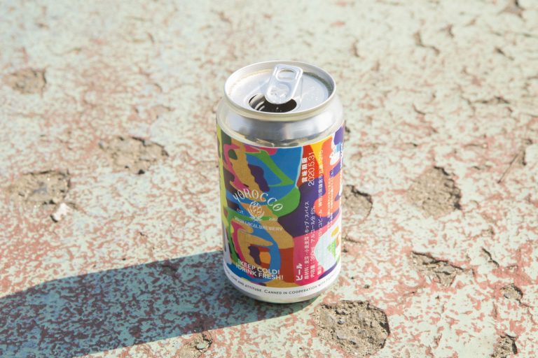 ローカルに愛される鎌倉メイドのクラフトビール。「TIME IS MONEY」（販売終了）は地元アーティストによる限定デザイン。