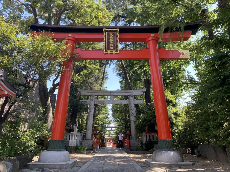 凛とした佇まいで鳥居をくぐろう Marikoの 神社 De デトックス Marikoの 神社 De デトックス Hanako Tokyo