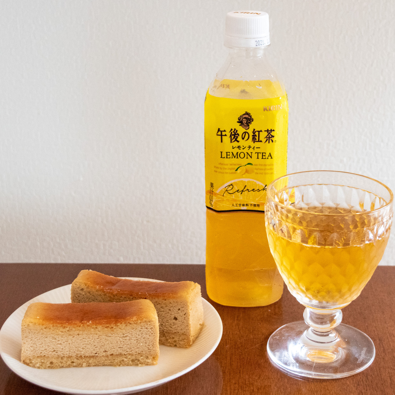 「キリン 午後の紅茶 レモンティー」レモンの香りが更に広がる。