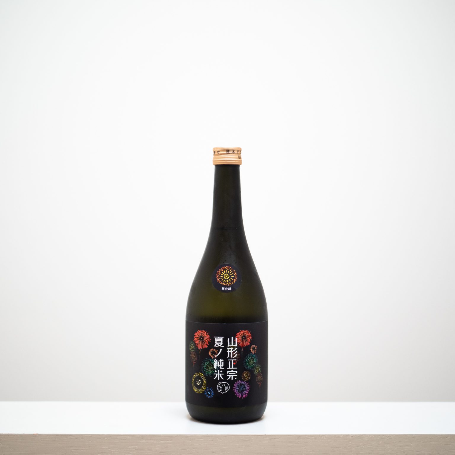 山形県天童市の水戸部酒造の代表銘柄「山形正宗」の夏季限定酒がこちら。花火のラベルがなんとも夏らしい。