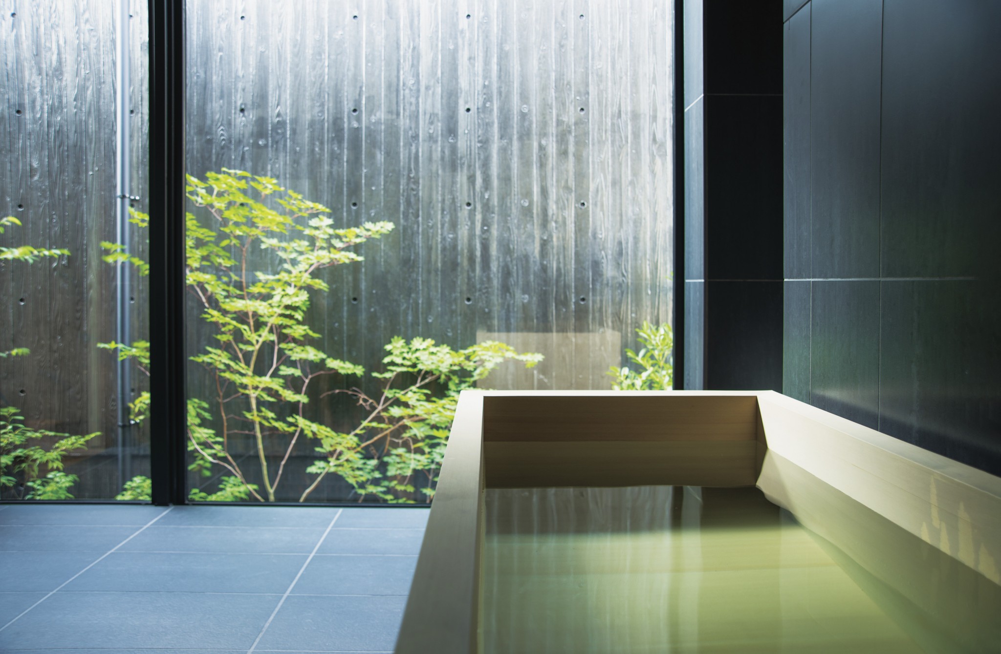 今年の京都は〈Luxury hotel SOWAKA〉で“おこもりステイ”を。檜風呂で旅の疲れを癒す、注目の宿。
