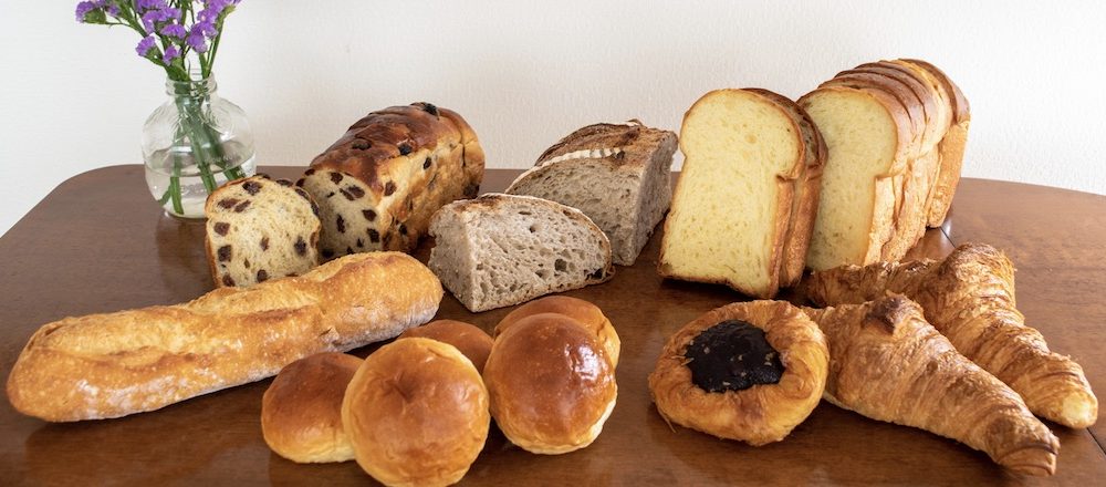 〈パレスホテル東京〉の焼きたての味をおうちで。厳選したパンが7種入った「BAKERY BOX」をお取り寄せ。