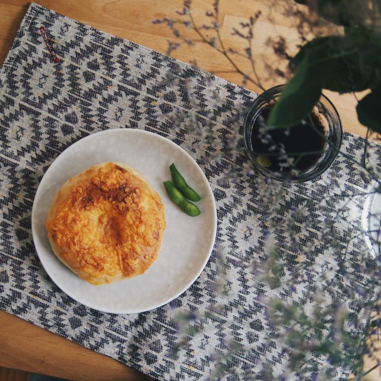 「キーマカレーベーグル ひよこ豆とWチーズ入り」。 花井さん連載 74回