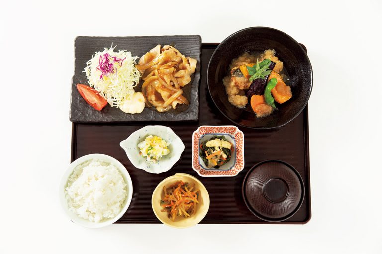 16:00までのランチタイム1,380円(写真)。以降は小鉢が5品になって1,750円。 _MG_0029