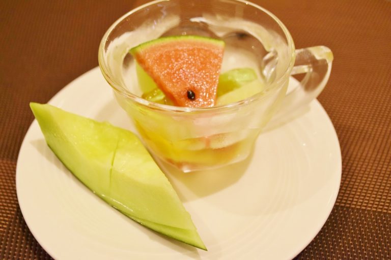 「フレッシュメロン」と「Wメロンのカクテル」。フレッシュメロンを好きなだけ食べられるって魅力的~! 池袋〈サンシャインシティプリンスホテル〉