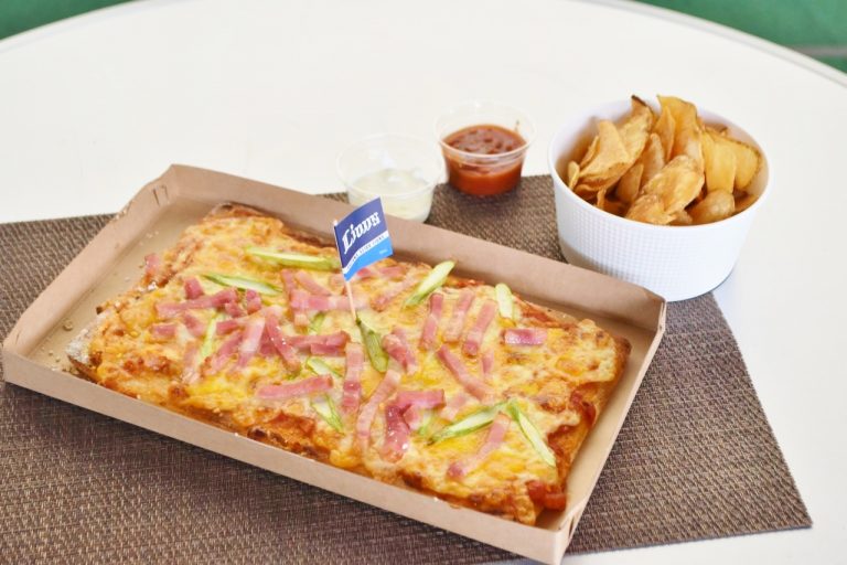 「ベーコン&アスパラ」レギュラー 1,400円、ハーフ 800円。 所沢〈メットライフドーム〉