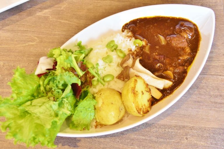 「グリーンフォレストカレー」1,300円。 所沢〈メットライフドーム〉