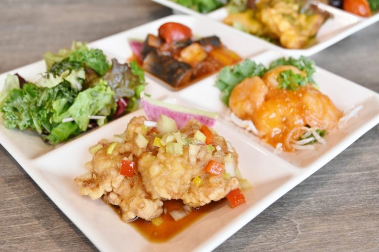 中華料理の人気メニュー「油淋鶏」も。美味しそう! 所沢〈メットライフドーム〉