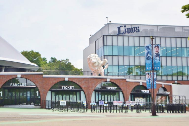 チケットセンター、ファンクラブカウンター、球弁が1つの建物に集合! 所沢〈メットライフドーム〉