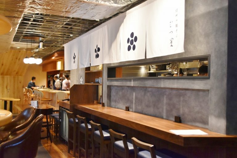 飲んだ後のシメが食べたくなる、そばが食べたいから飲みにくる!〈むつ星〉。 広尾〈THE RESTAURANT〉