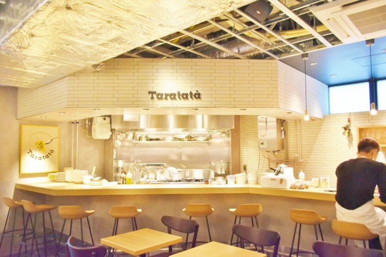 シチリア2つ星レストランで修業したシェフによる、南イタリアのエッセンスを効かせたパスタがいただける〈タラタタ〉。