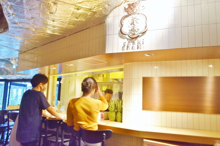 実力派ティーマイスタープロデュースの〈茶季〉では最高のお茶とフルーツサンドが味わえる。 広尾〈THE RESTAURANT〉