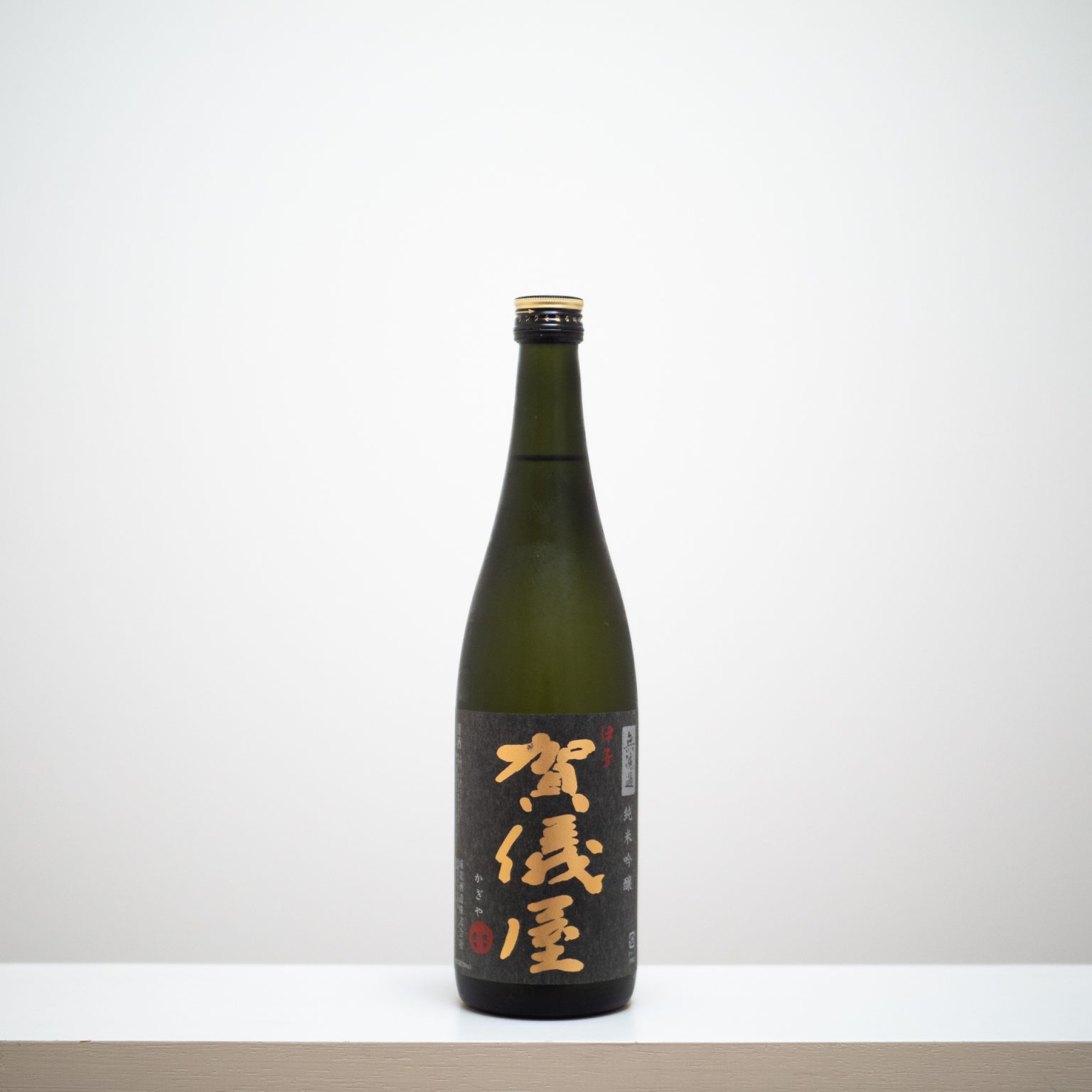 愛媛県の成龍酒造の人気銘柄「伊予賀儀屋（いよかぎや）」。“酒は料理の脇役なり”をモットーにしており、食事との相性は抜群。