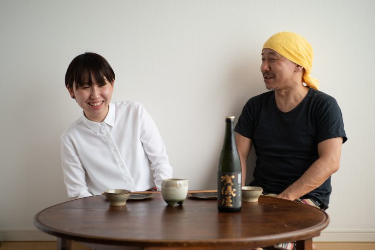 正座になって、気合いを入れ直し! 『伊藤家の晩酌』「伊予賀儀屋 純米吟醸 無濾過 黒ラベル」