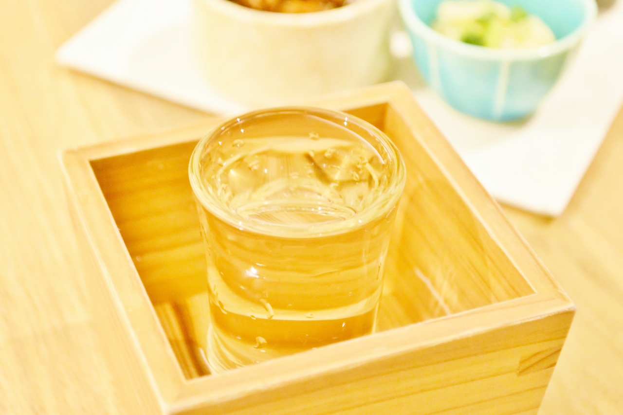 微妙な温度の違いや器の違い、合わせる肴などの組み合わせによって変化する「日本酒」の奥深さにどっぷりと浸れる。