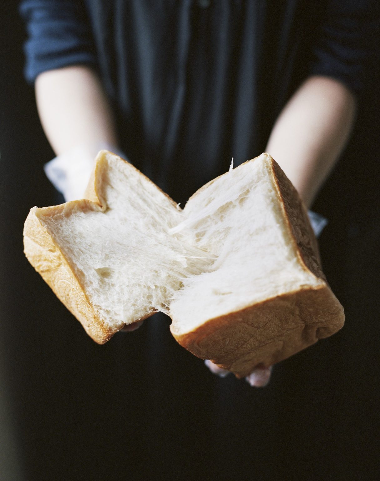 パティスリー生食パン1,000円。贅沢に材料を使った、お菓子に果てしなく近い食パン。いちばんのこだわりは、乳脂肪分47%の生クリームをたっぷりと使用すること。