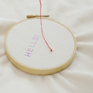 無地アイテムがおしゃれに大変身 初心者でも簡単 ワンポイント刺繍 のやり方 Lifestyle Hanako Tokyo