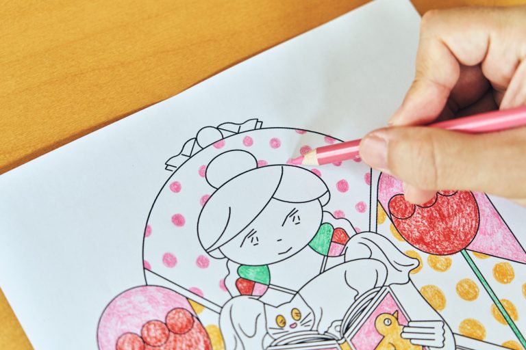 人気イラストレーターが伝授 ステンドグラス風の塗り絵に挑戦しよう Lifestyle Hanako Tokyo