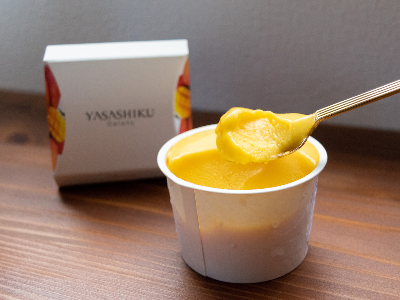 宮崎県産完熟マンゴーを贅沢に使用した「マンゴー」。